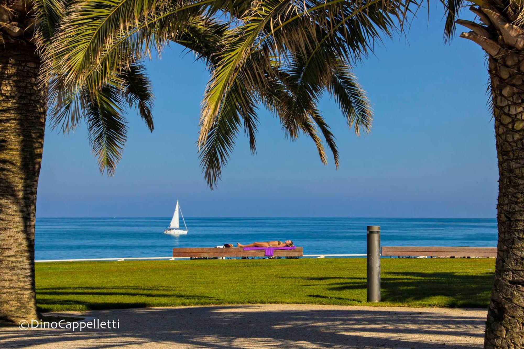 Hotel Ambassador Гроттамаре Экстерьер фото